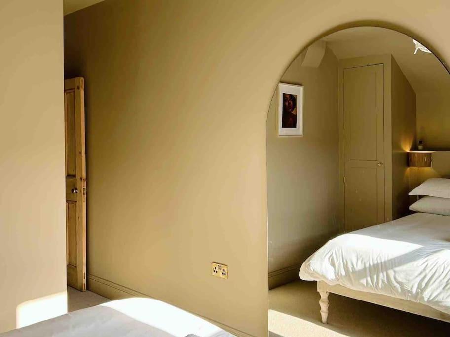 Luxury City Centre Townhouse - Sleeps 6 Chester Eksteriør bilde