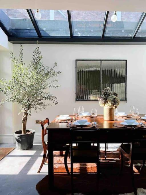 Luxury City Centre Townhouse - Sleeps 6 Chester Eksteriør bilde