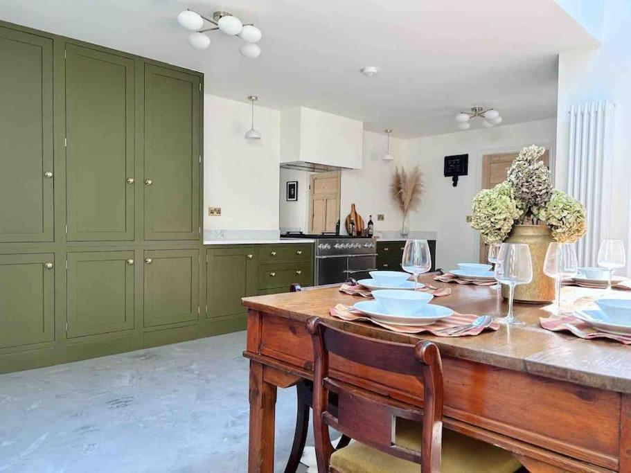 Luxury City Centre Townhouse - Sleeps 6 Chester Eksteriør bilde
