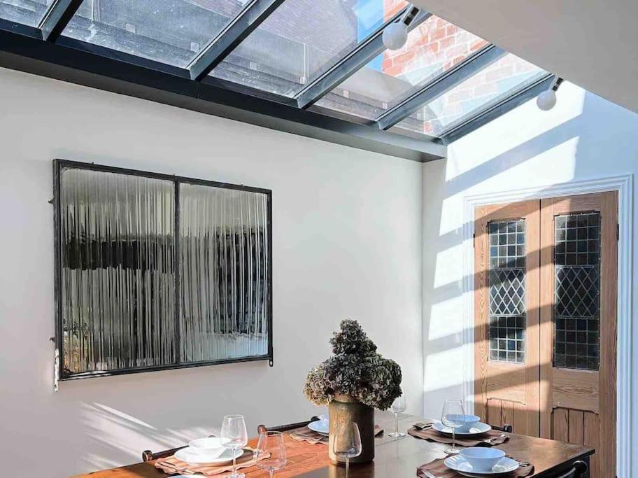 Luxury City Centre Townhouse - Sleeps 6 Chester Eksteriør bilde