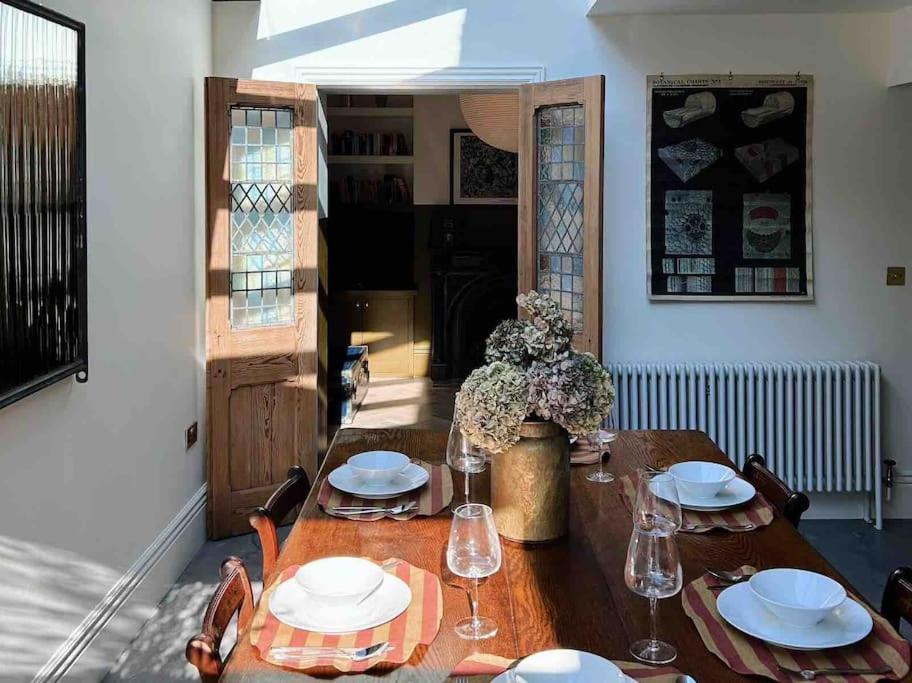 Luxury City Centre Townhouse - Sleeps 6 Chester Eksteriør bilde