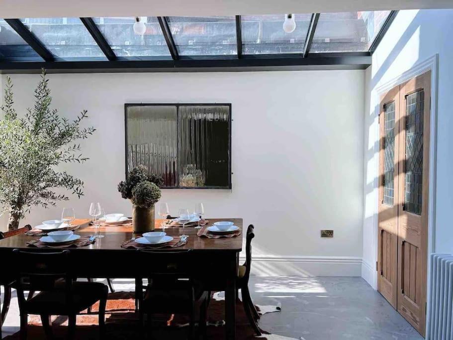 Luxury City Centre Townhouse - Sleeps 6 Chester Eksteriør bilde