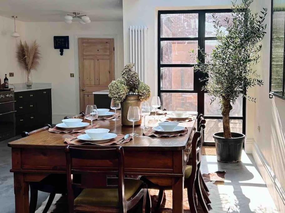 Luxury City Centre Townhouse - Sleeps 6 Chester Eksteriør bilde