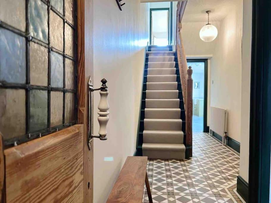 Luxury City Centre Townhouse - Sleeps 6 Chester Eksteriør bilde